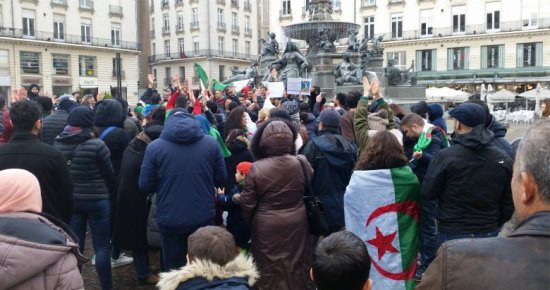 Rassemblement Algérie place royale à Nantes le 27 mars 2019